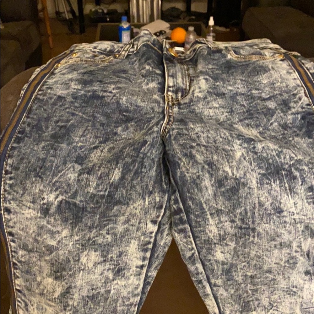 Denim wash jeans